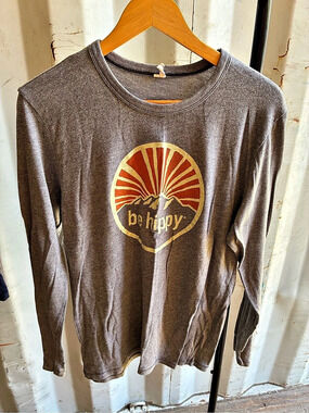 Be Hippy Mountain Sunburst Long Sleeve Tee gray